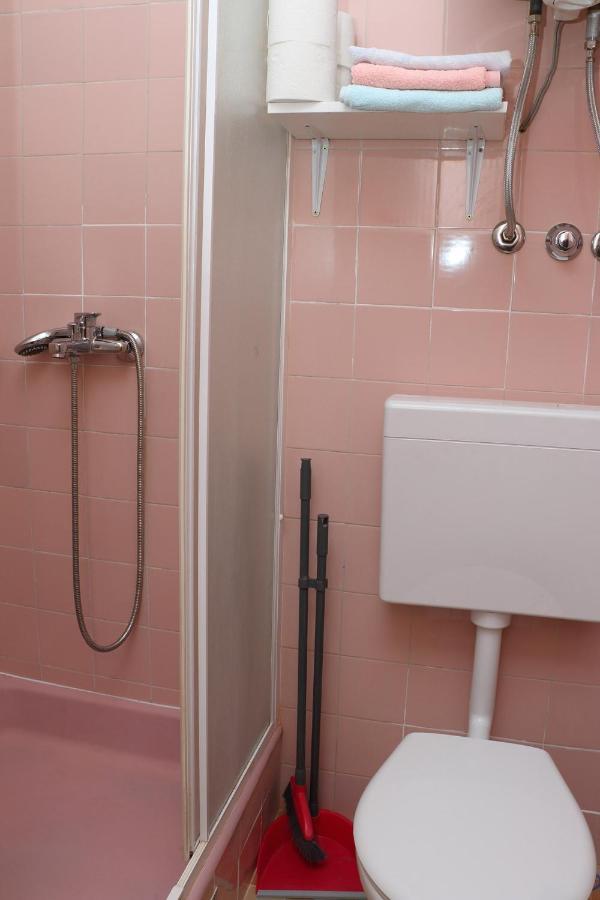 Apartment For One Person กูกลีตซา ภายนอก รูปภาพ